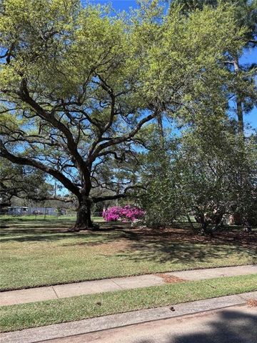 5620 SKYLARK Drive, Alexandria, LA 71303