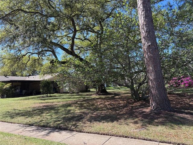 5620 SKYLARK Drive, Alexandria, LA 71303