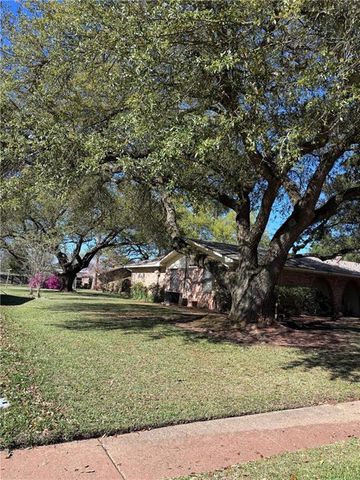 5620 SKYLARK Drive, Alexandria, LA 71303