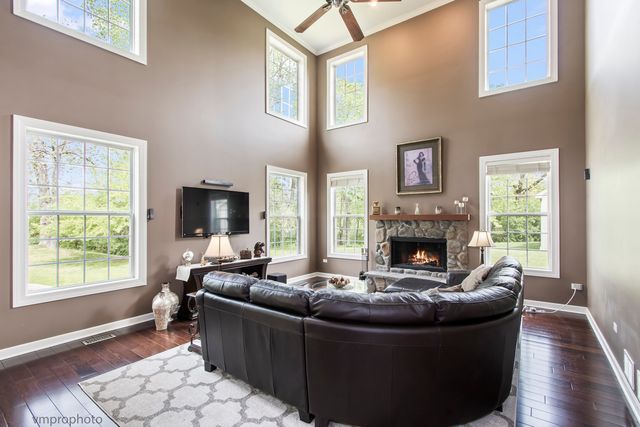 224 Red Oak Court, Island Lake, IL 60042