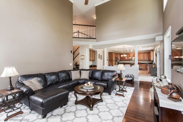 224 Red Oak Court, Island Lake, IL 60042
