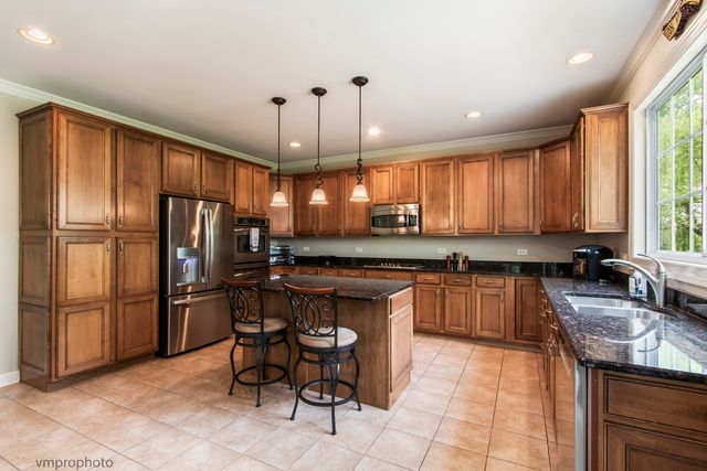 224 Red Oak Court, Island Lake, IL 60042