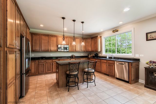 224 Red Oak Court, Island Lake, IL 60042