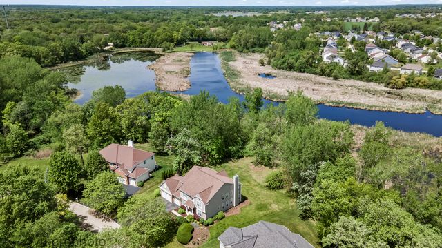 224 Red Oak Court, Island Lake, IL 60042