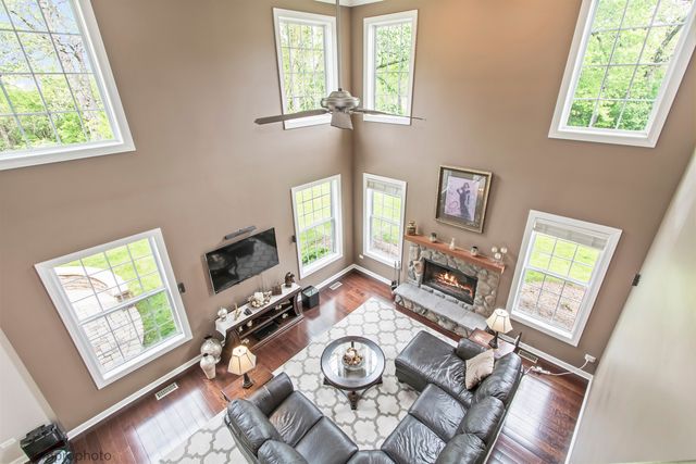 224 Red Oak Court, Island Lake, IL 60042