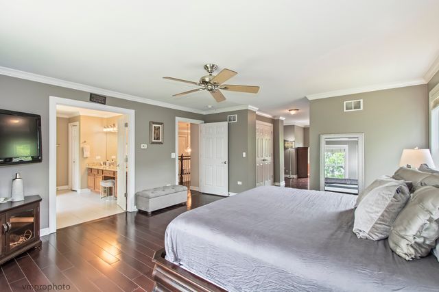 224 Red Oak Court, Island Lake, IL 60042