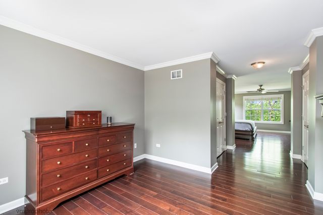224 Red Oak Court, Island Lake, IL 60042