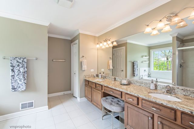 224 Red Oak Court, Island Lake, IL 60042