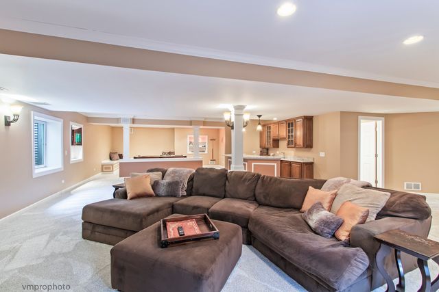 224 Red Oak Court, Island Lake, IL 60042