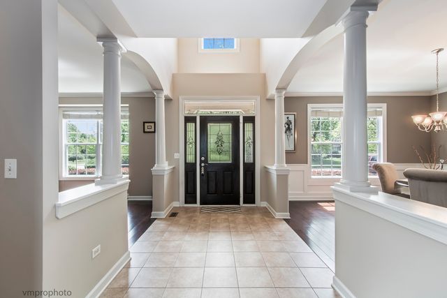 224 Red Oak Court, Island Lake, IL 60042