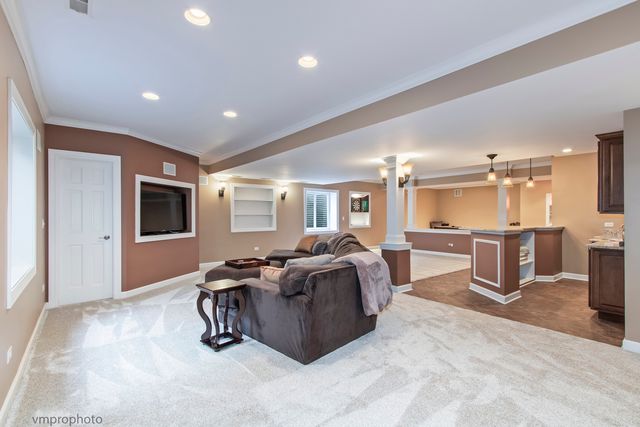 224 Red Oak Court, Island Lake, IL 60042