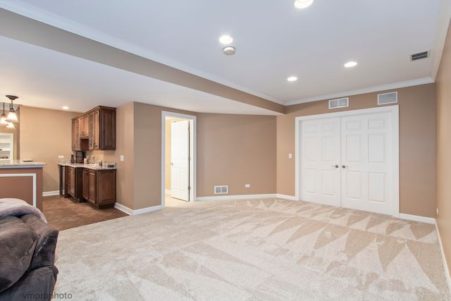 224 Red Oak Court, Island Lake, IL 60042