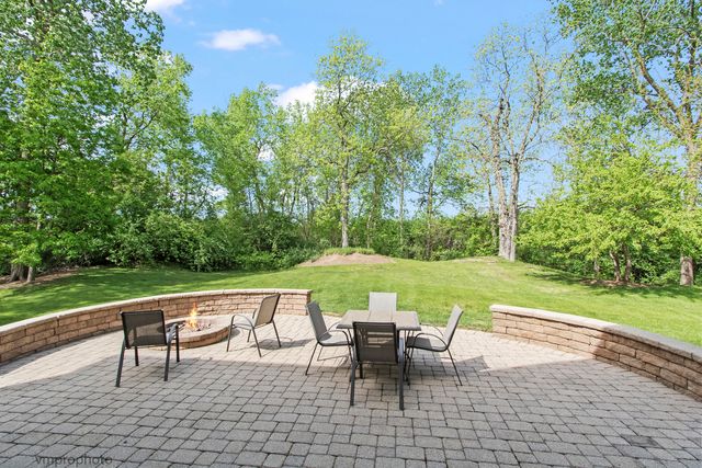224 Red Oak Court, Island Lake, IL 60042