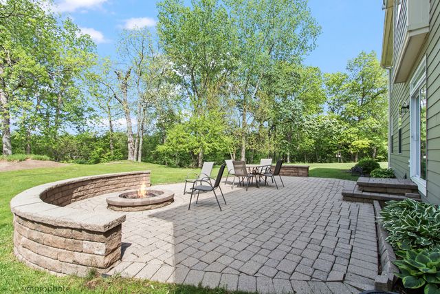 224 Red Oak Court, Island Lake, IL 60042