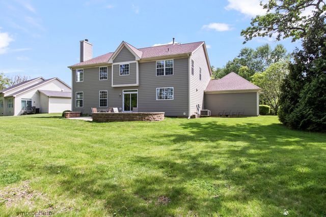 224 Red Oak Court, Island Lake, IL 60042