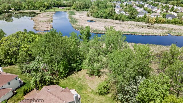 224 Red Oak Court, Island Lake, IL 60042