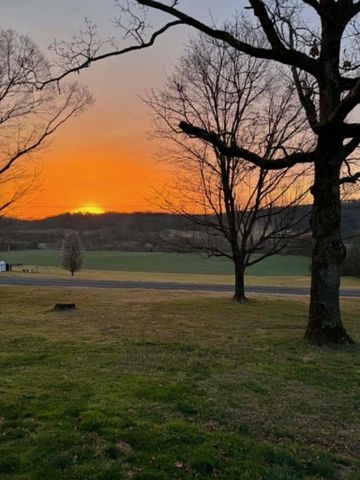 134 County Road 25, Riceville, TN 37370