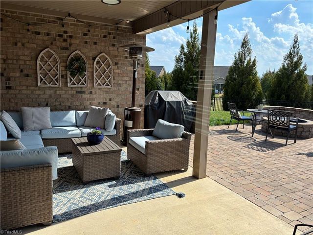 3242 Waterford Glen Lane, Clemmons, NC 27012