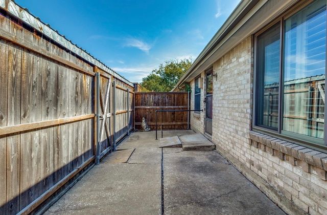 13853 Leinsper Green Street, Dallas, TX 75240