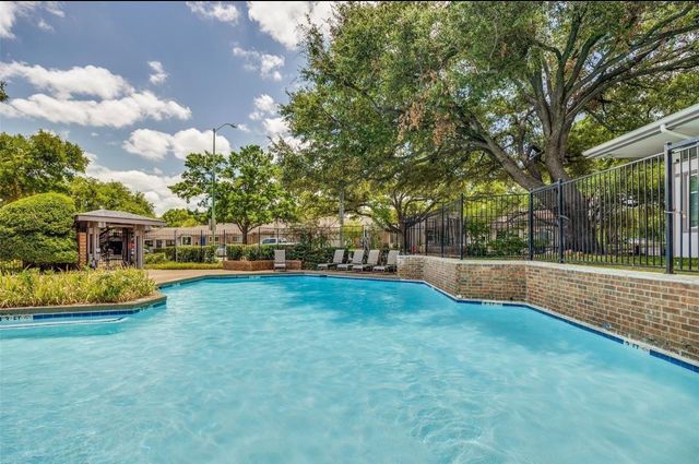 13853 Leinsper Green Street, Dallas, TX 75240