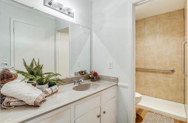 13853 Leinsper Green Street, Dallas, TX 75240