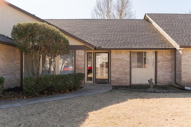 1404 Shalamar, Edmond, OK 73013