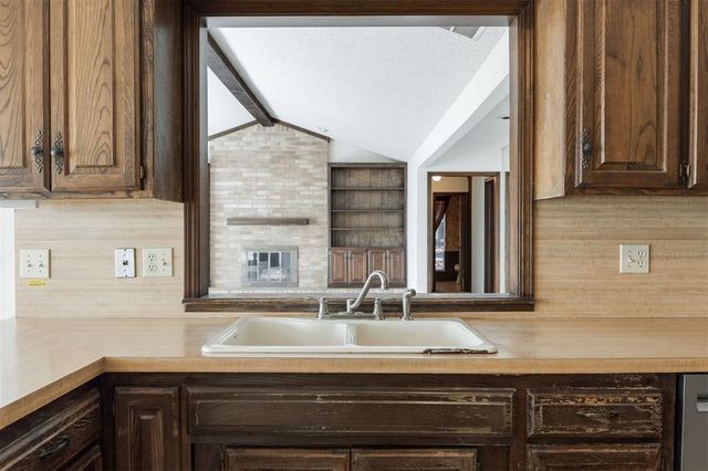 1404 Shalamar, Edmond, OK 73013