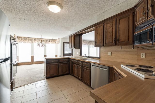 1404 Shalamar, Edmond, OK 73013