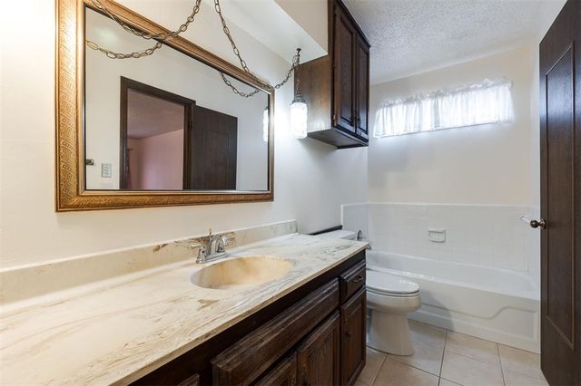 1404 Shalamar, Edmond, OK 73013