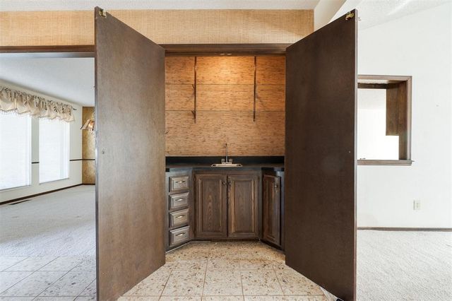 1404 Shalamar, Edmond, OK 73013