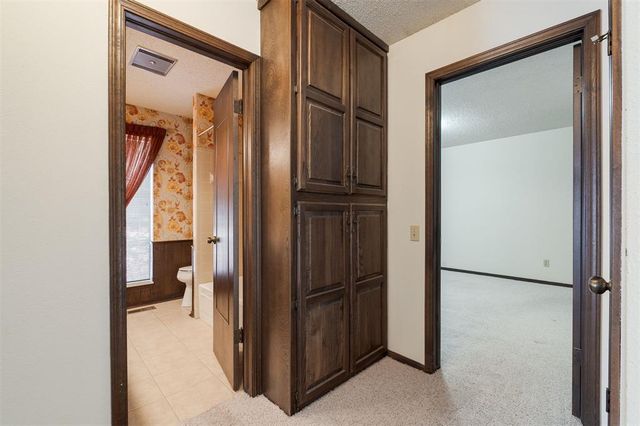 1404 Shalamar, Edmond, OK 73013