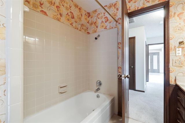 1404 Shalamar, Edmond, OK 73013