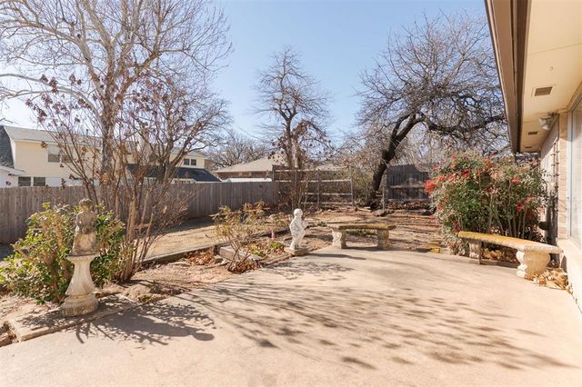 1404 Shalamar, Edmond, OK 73013