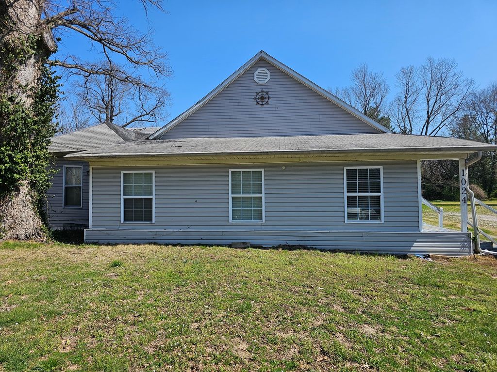 Image 1 of property listing at 1024 Tolle Road, Mt Vernon, IL 62864