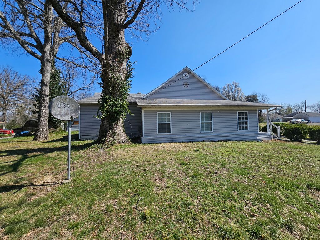 Image 2 of property listing at 1024 Tolle Road, Mt Vernon, IL 62864