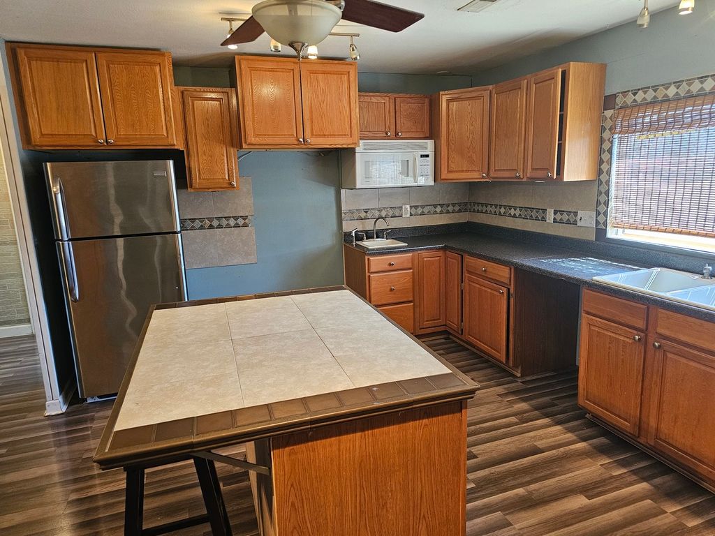 Image 14 of property listing at 1024 Tolle Road, Mt Vernon, IL 62864