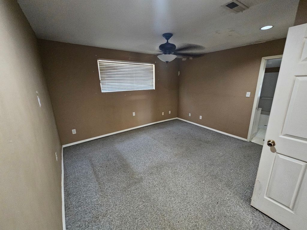 Image 15 of property listing at 1024 Tolle Road, Mt Vernon, IL 62864