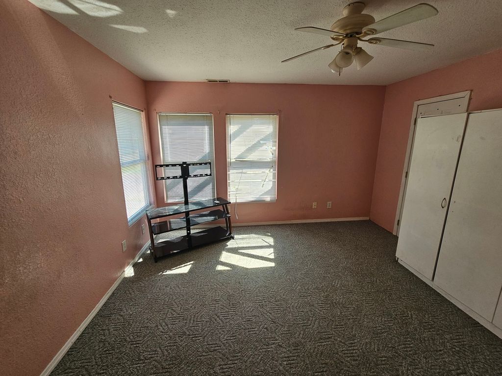 Image 19 of property listing at 1024 Tolle Road, Mt Vernon, IL 62864