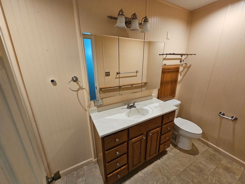 Image 20 of property listing at 1024 Tolle Road, Mt Vernon, IL 62864