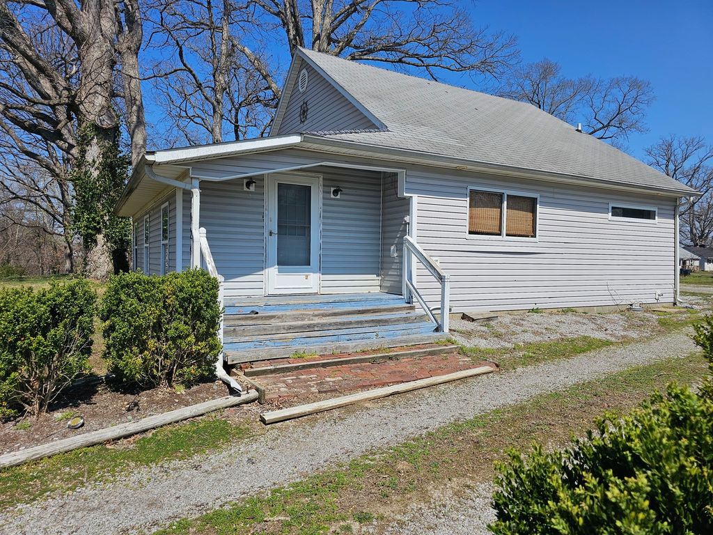 Image 3 of property listing at 1024 Tolle Road, Mt Vernon, IL 62864