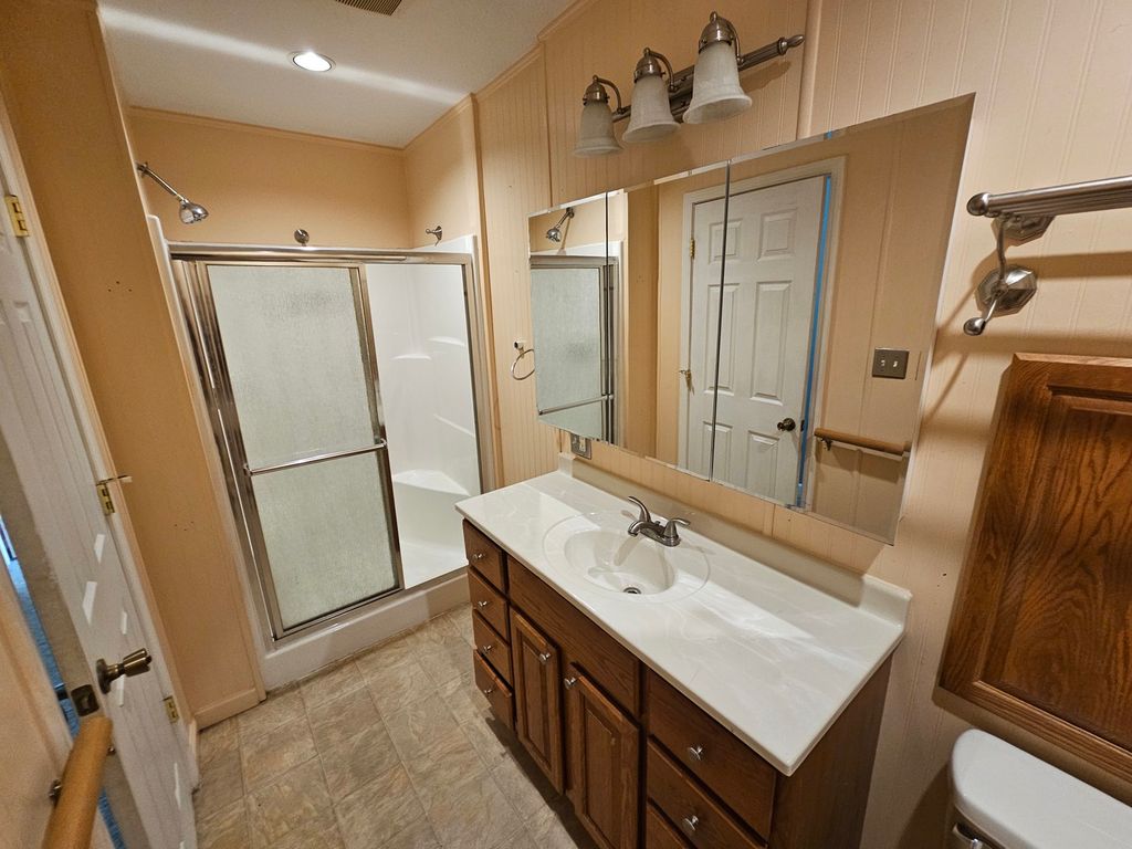 Image 21 of property listing at 1024 Tolle Road, Mt Vernon, IL 62864