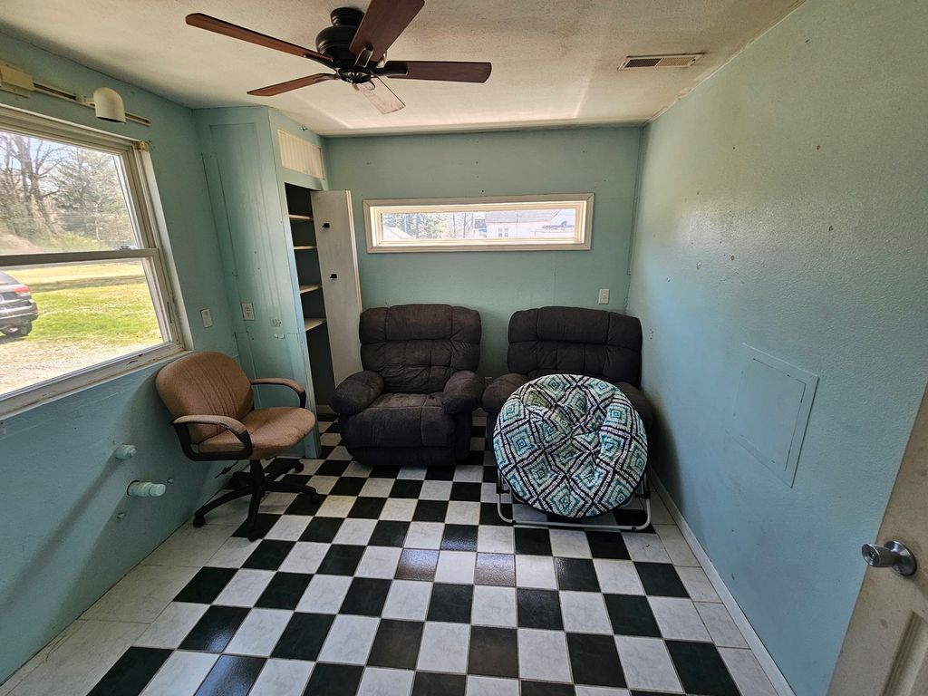 Image 22 of property listing at 1024 Tolle Road, Mt Vernon, IL 62864