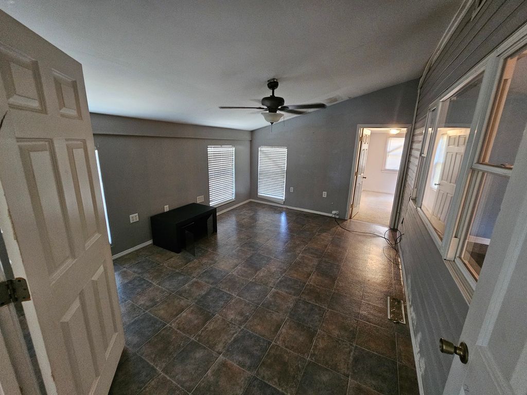 Image 10 of property listing at 1024 Tolle Road, Mt Vernon, IL 62864