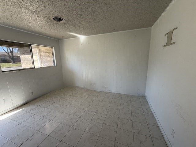 408 Simmons Drive, Hurst, TX 76053