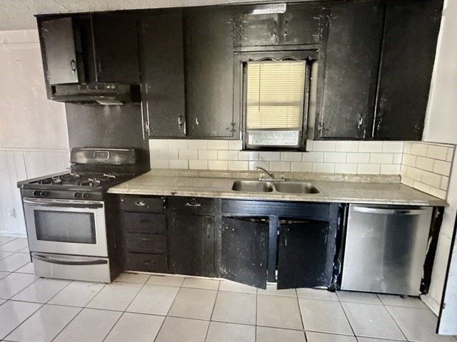 408 Simmons Drive, Hurst, TX 76053