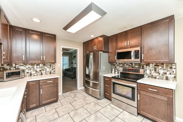 613 S Miramar Way, Muncie, IN 47304