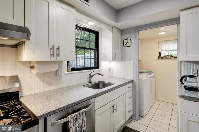 43 VALLEYBROOK DR, Lancaster, PA 17601