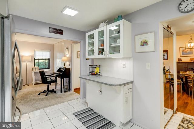 43 VALLEYBROOK DR, Lancaster, PA 17601