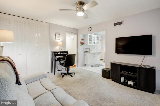 43 VALLEYBROOK DR, Lancaster, PA 17601