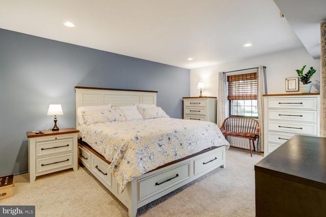 43 VALLEYBROOK DR, Lancaster, PA 17601